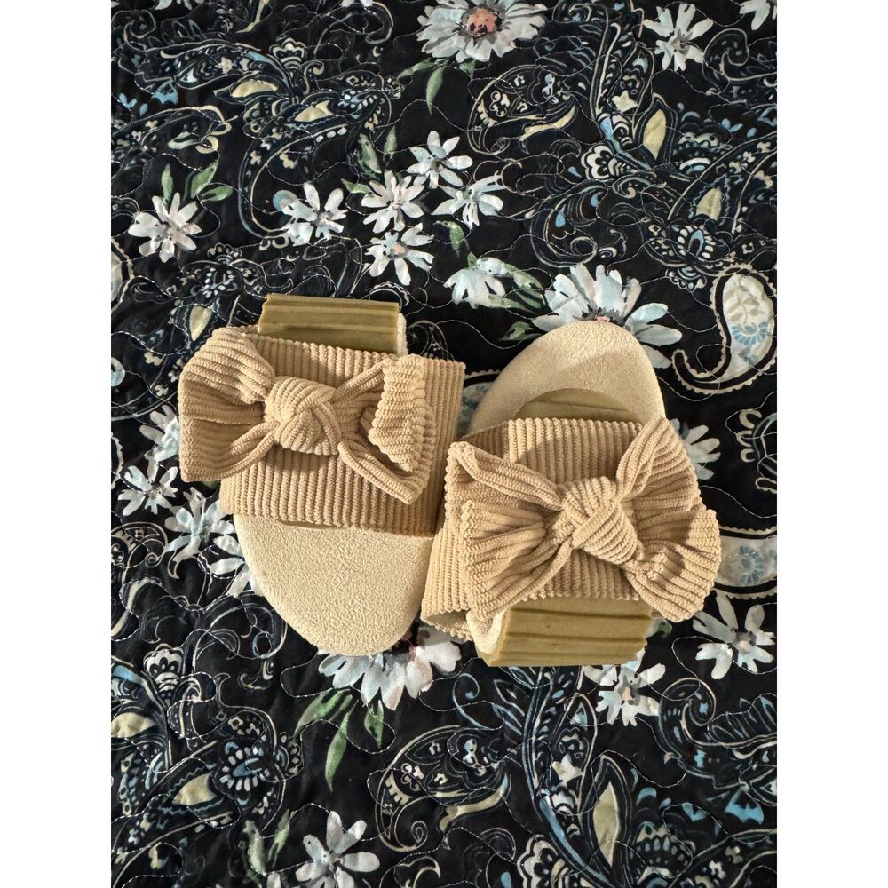 Rollasole Honey Foldable Slip-On Shoes Cream Velvet Bow Flats Size 7.5-8.5
